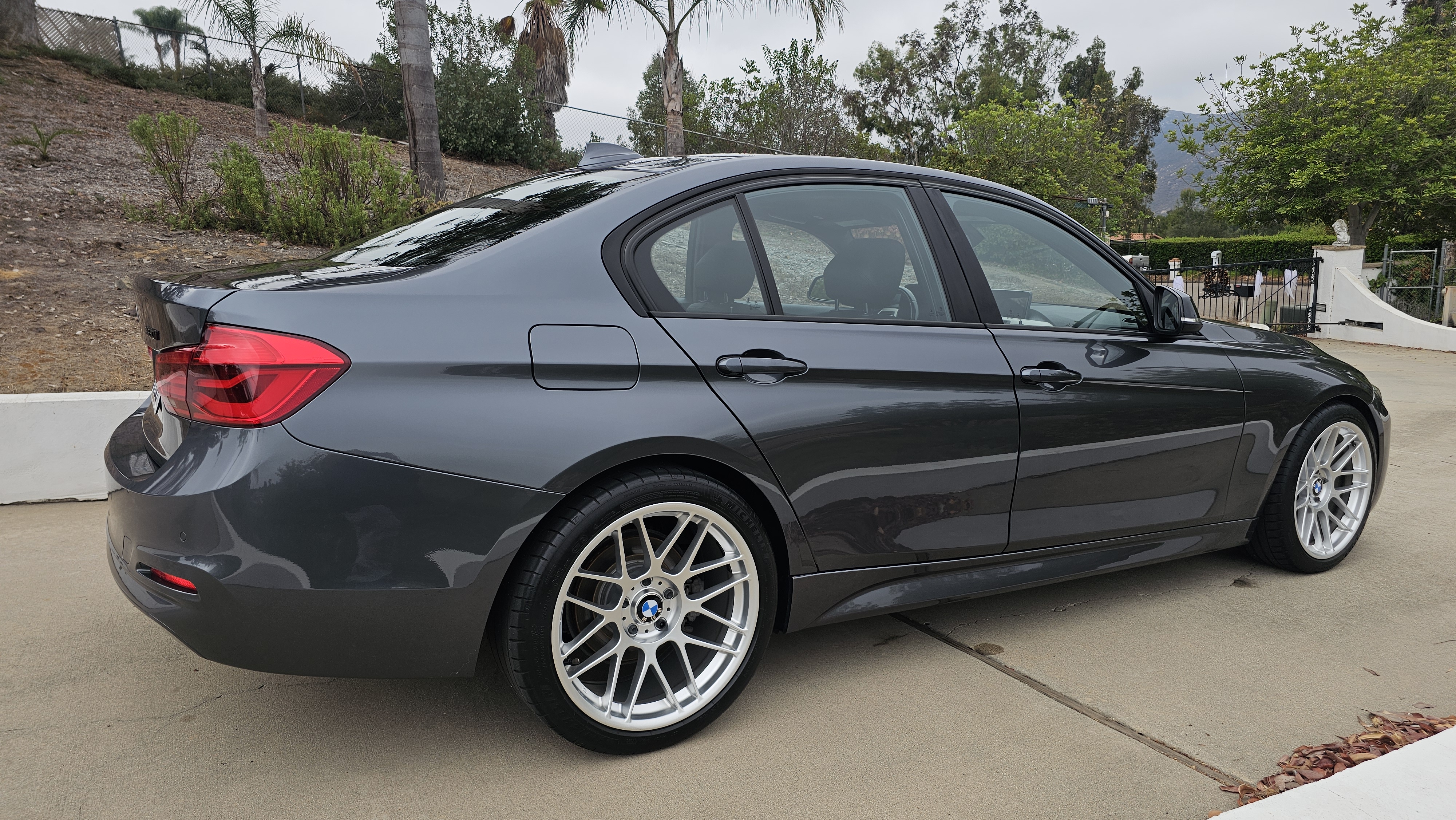 Used 2016 BMW 320i Sedan RWD image 9