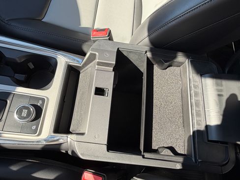 Used 2022 Ford Explorer XLT w/ Equipment Group 202A image 20