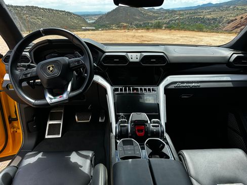Used 2020 Lamborghini Urus AWD/4WD image 9