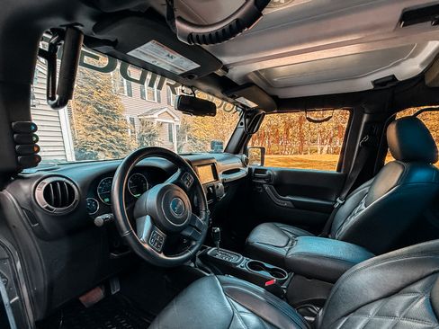 Used 2017 Jeep Wrangler Unlimited Sport w/ Quick Order Package 24S AWD/4WD image 11