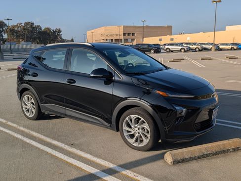 Used 2023 Chevrolet Bolt EUV LT image 2