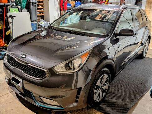 Used 2019 Kia Niro LX image 1