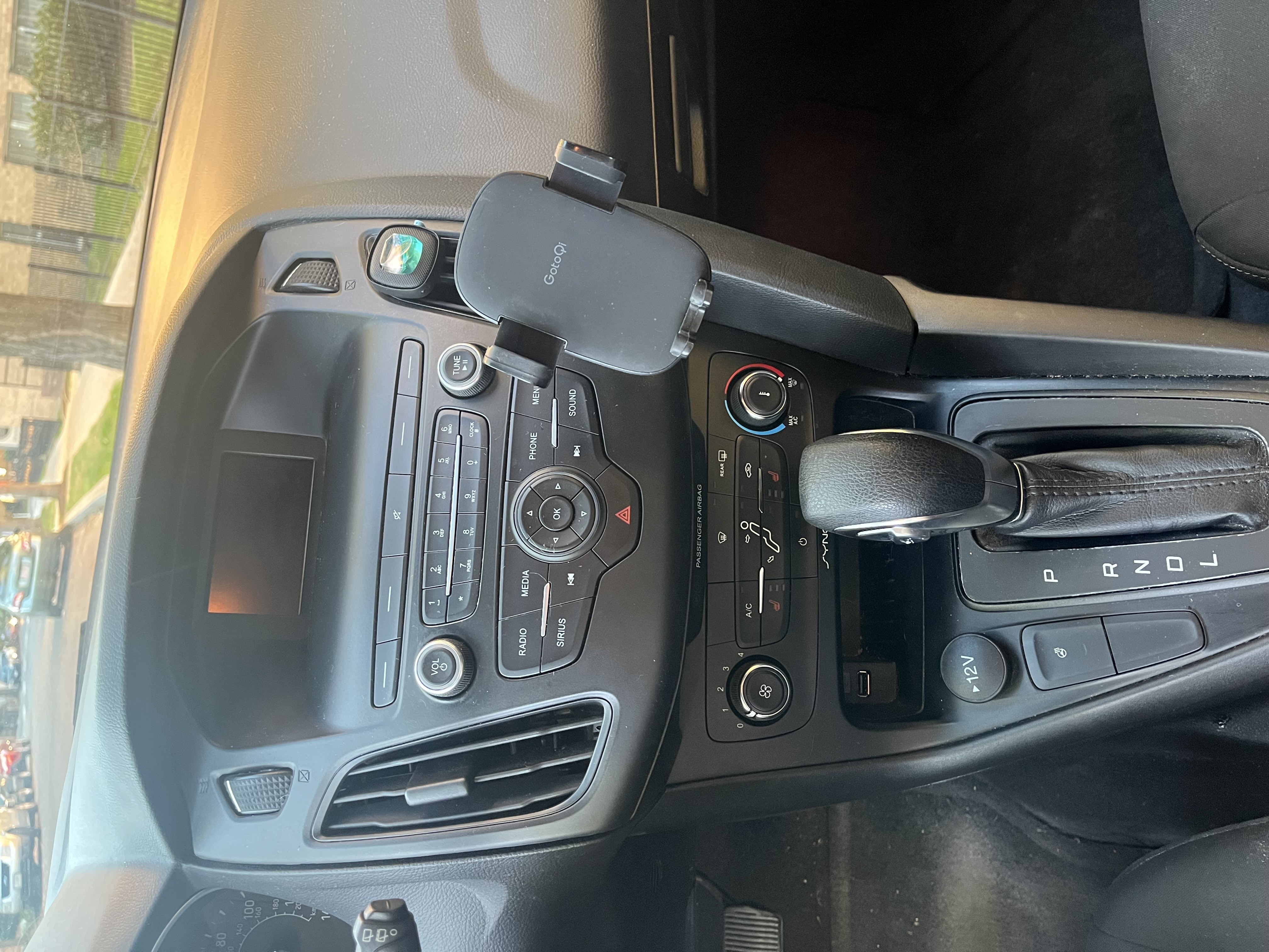 Used 2018 Ford Focus SE w/ Cold Weather Package FWD image 6