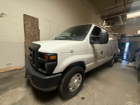 Used 2010 Ford E-250 and Econoline 250 image 10