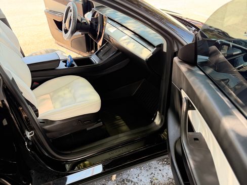 Used 2021 Tesla Model Y Long Range AWD/4WD image 12
