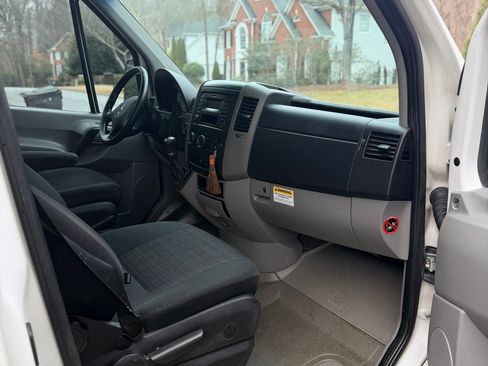 Used 2016 Mercedes-Benz Sprinter 2500 image 15