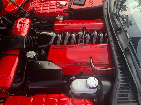 Used 2004 Chevrolet Corvette Coupe RWD image 14