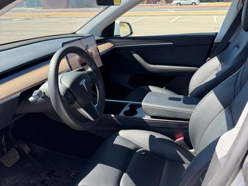 Used 2024 Tesla Model Y Long Range image 14