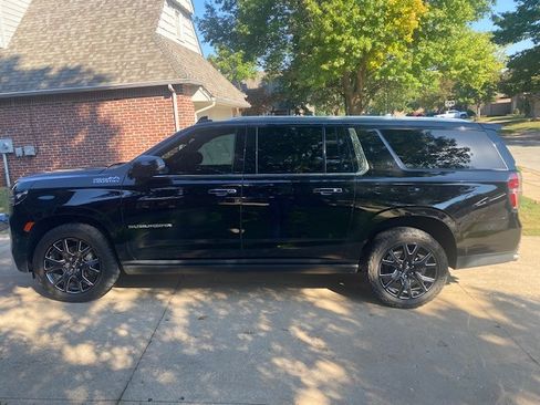 Used 2023 Chevrolet Suburban High Country w/ Premium Package 2 image 2