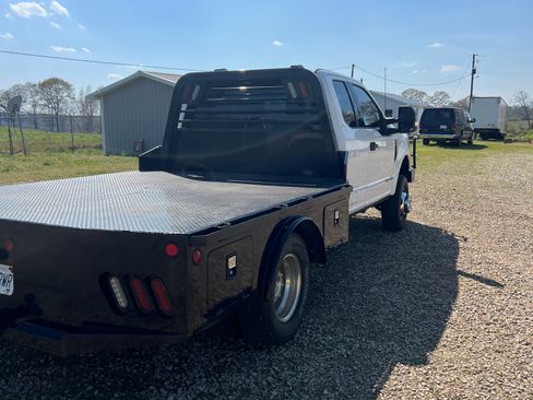 Used 2022 Ford F350 XLT w/ XLT Value Package AWD/4WD image 8