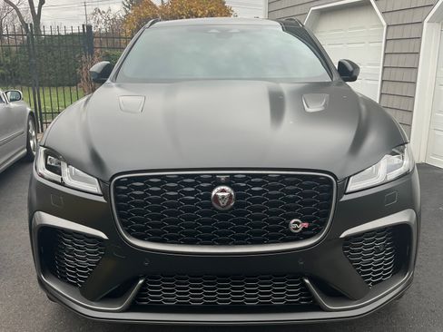 Used 2021 Jaguar F-PACE SVR image 18