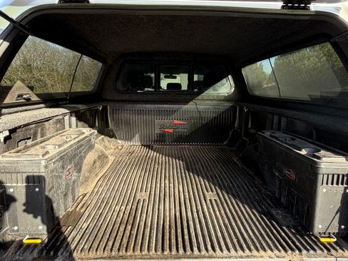 Used 2017 Ford F250 Lariat w/ Lariat Value Package image 14