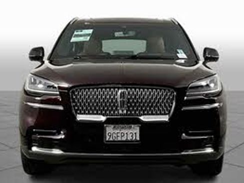 Used 2023 Lincoln Aviator Reserve w/ Equipment Group 201A RWD image 9