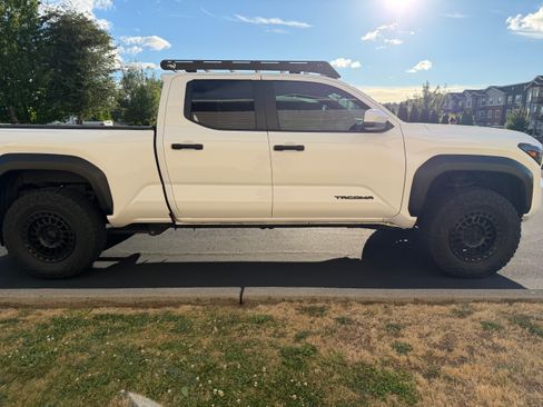 Used 2024 Toyota Tacoma TRD Off-Road AWD/4WD image 4