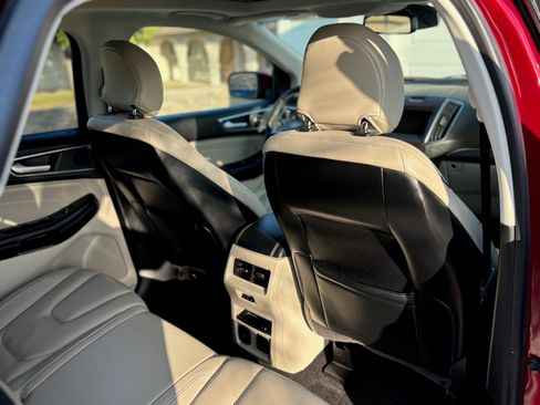 Used 2018 Ford Edge Titanium w/ Equipment Group 302A image 18