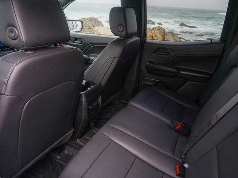 Used 2025 Chevrolet Colorado Trail Boss image 12