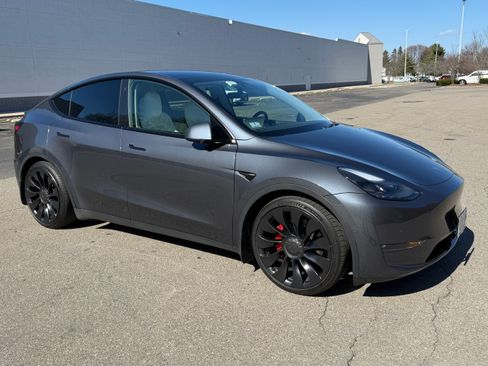Used 2022 Tesla Model Y Performance image 2