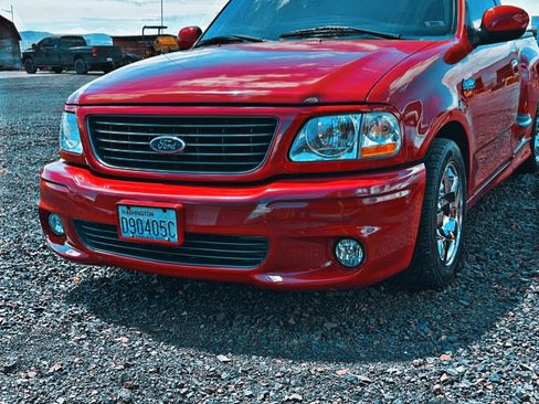Used 2001 Ford F150 Lightning image 2
