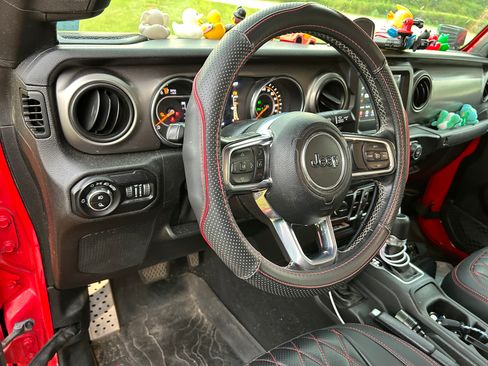Used 2020 Jeep Gladiator Sport w/ Quick Order Package 24S AWD/4WD image 14