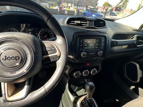 Used 2015 Jeep Renegade Latitude image 11