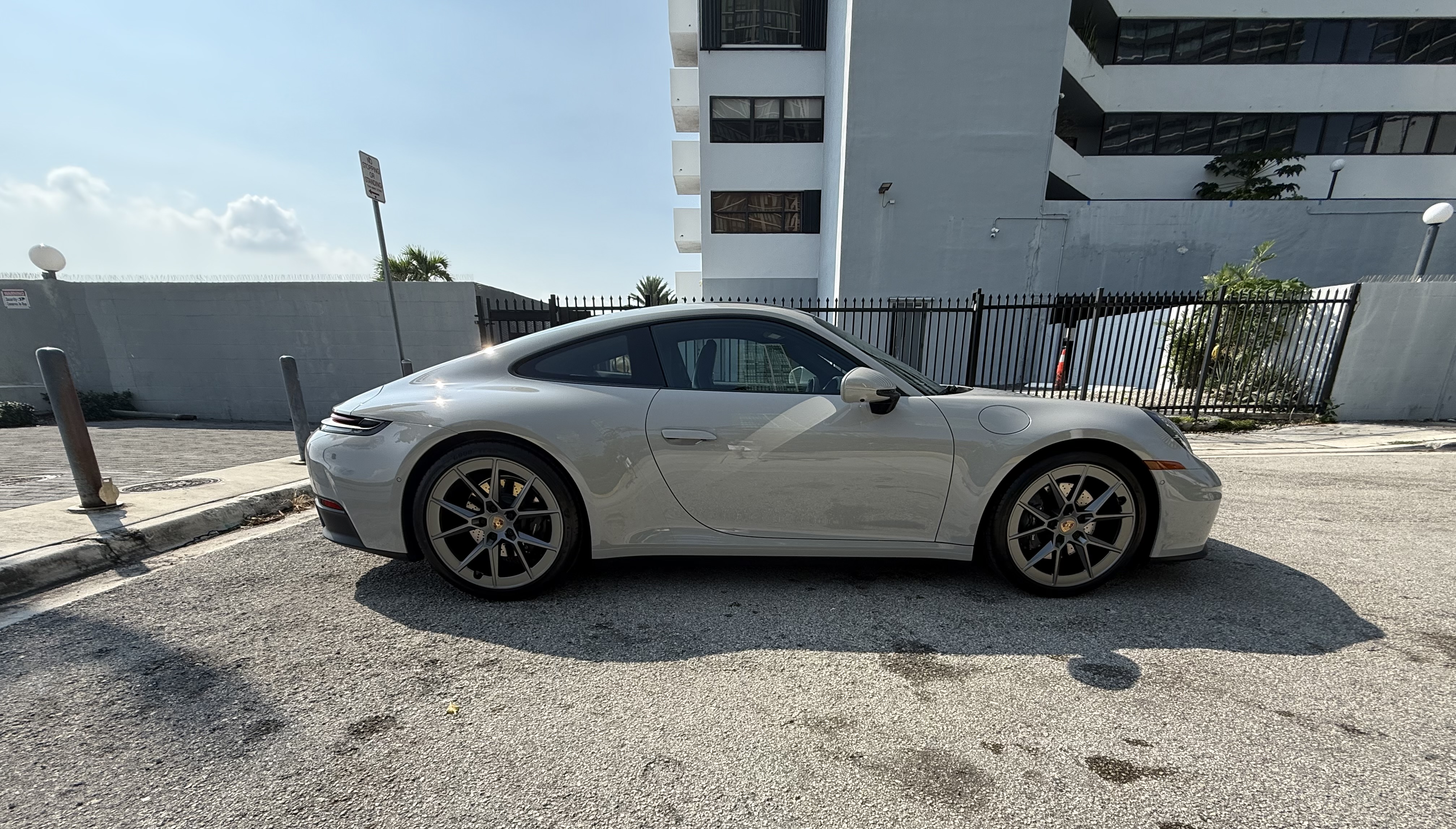 Used 2025 Porsche 911 Carrera RWD image 2