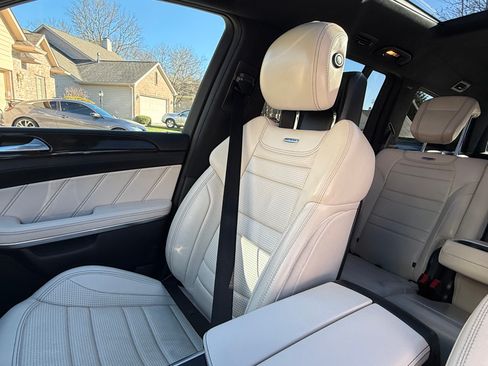 Used 2015 Mercedes-Benz GL 63 AMG 4MATIC image 31