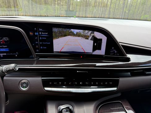 Used 2022 Cadillac Escalade ESV Sport Platinum AWD/4WD image 9