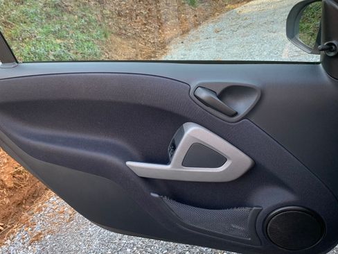 Used 2014 smart fortwo passion image 16