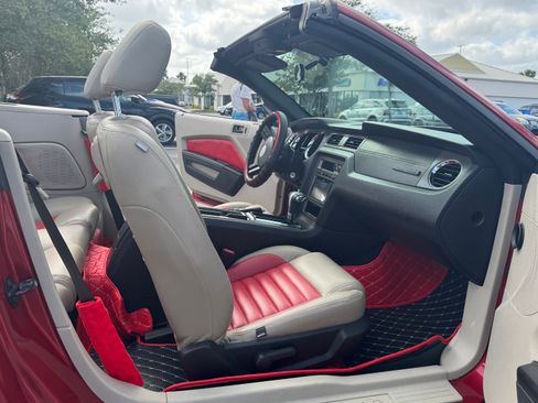 Used 2010 Ford Mustang GT image 14