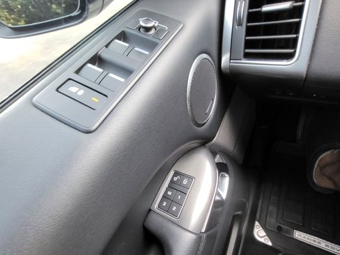 Used 2017 Land Rover Range Rover Sport SE image 14