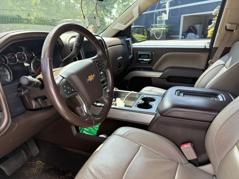 Used 2016 Chevrolet Silverado 1500 LTZ Z71 w/ LTZ Plus Package AWD/4WD image 10