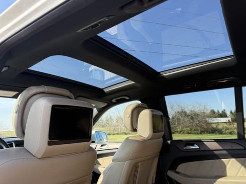 Used 2016 Mercedes-Benz GL 320 BlueTEC 4MATIC image 12