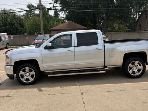 Used 2018 Chevrolet Silverado 1500 LT w/ All Star Edition AWD/4WD image 5