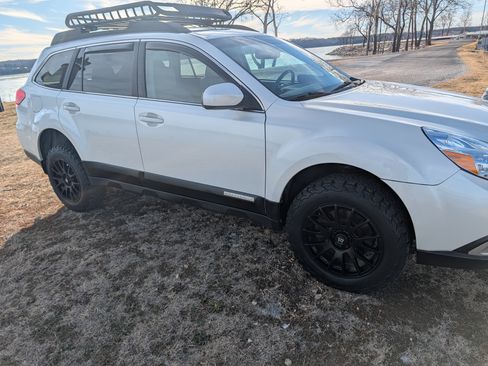 Used 2010 Subaru Outback 3.6R Limited w/ Popular Equipment Group 2A image 5