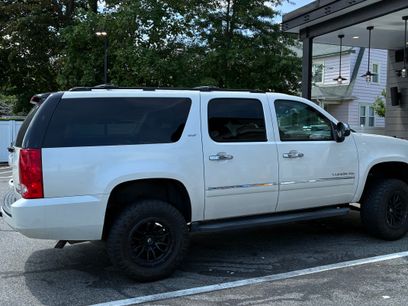 Used 2011 GMC Yukon XL SLT w/ SLT Chrome Package