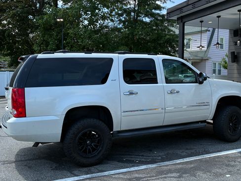 Used 2011 GMC Yukon XL SLT w/ SLT Chrome Package AWD/4WD image 1