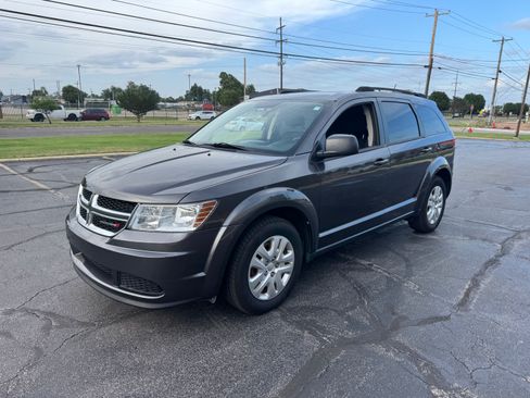 Used 2018 Dodge Journey SE FWD image 2