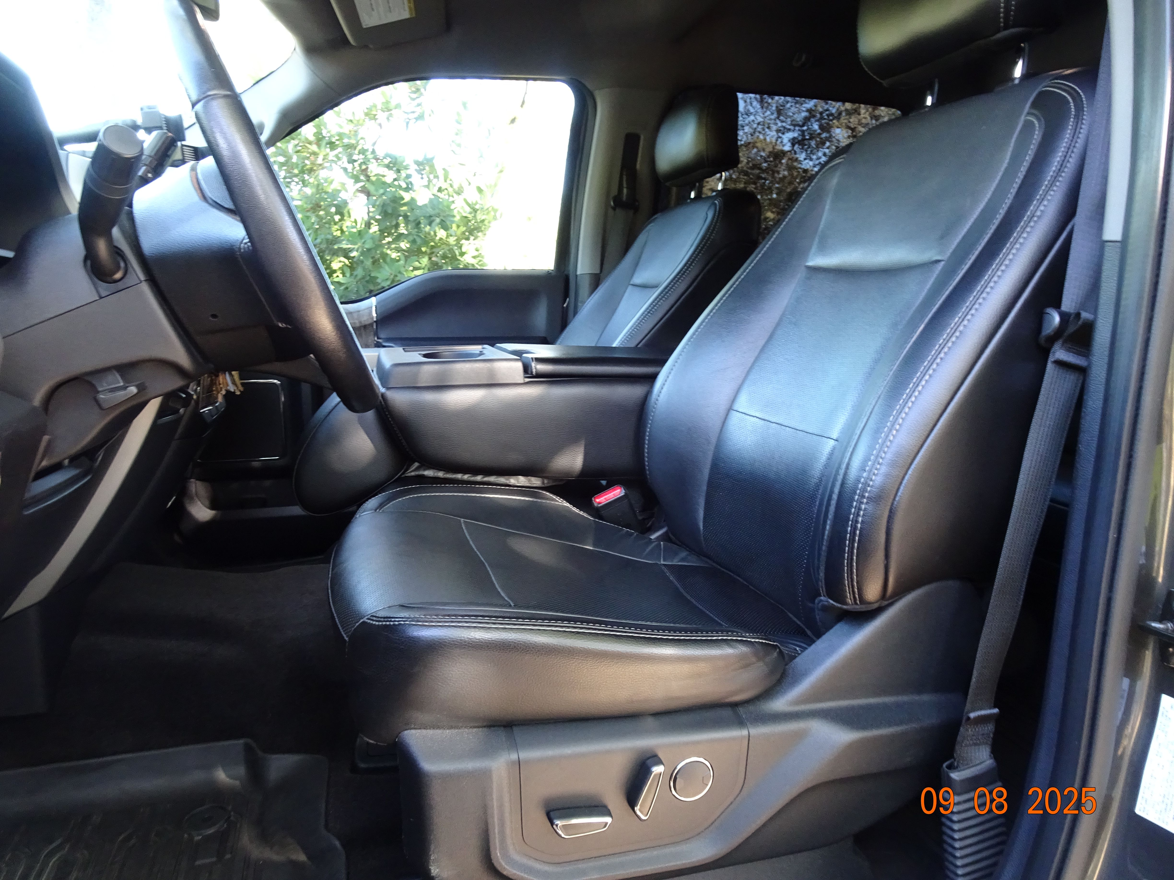 Used 2017 Ford F250 Lariat AWD/4WD image 10