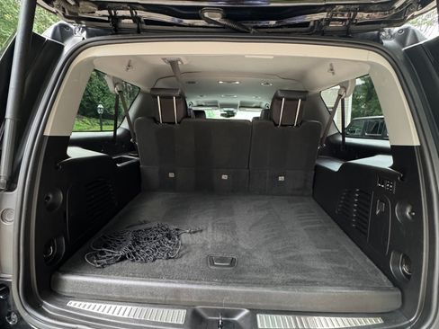 Used 2020 Chevrolet Suburban LT w/ Luxury Package image 12