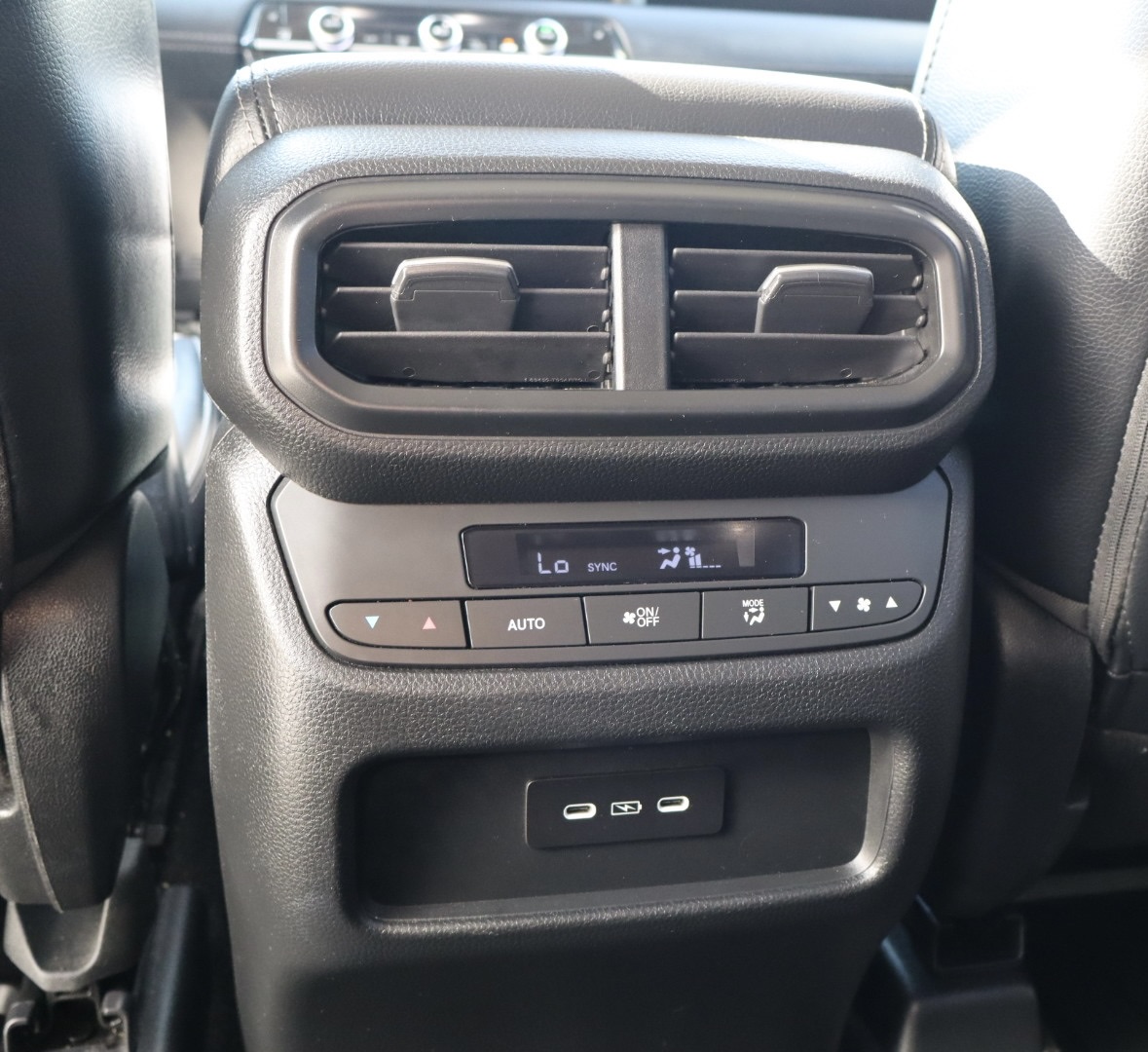 Used 2025 Honda Pilot Touring image 25