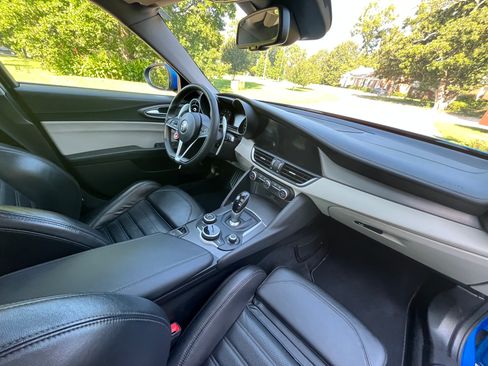 Used 2019 Alfa Romeo Giulia Ti Sport w/ Quick Order Package 22S Sport AWD/4WD image 16