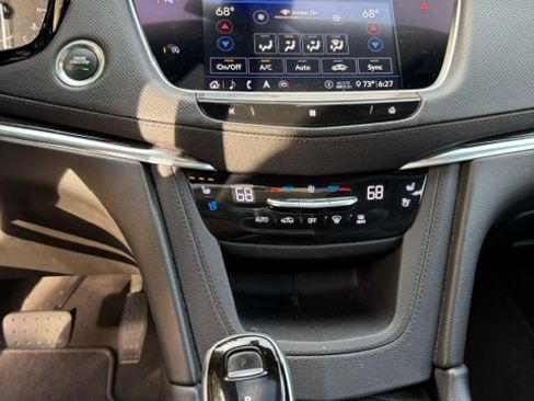 Used 2020 Cadillac XT5 Premium Luxury w/ LPO, Floor Liner Package AWD/4WD image 17