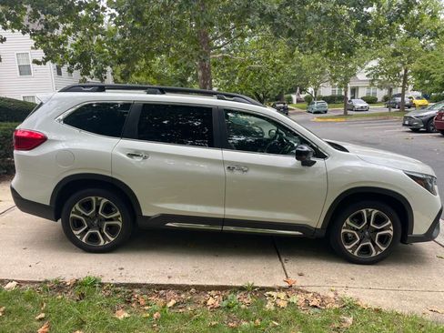 Used 2025 Subaru Ascent Touring AWD/4WD image 9
