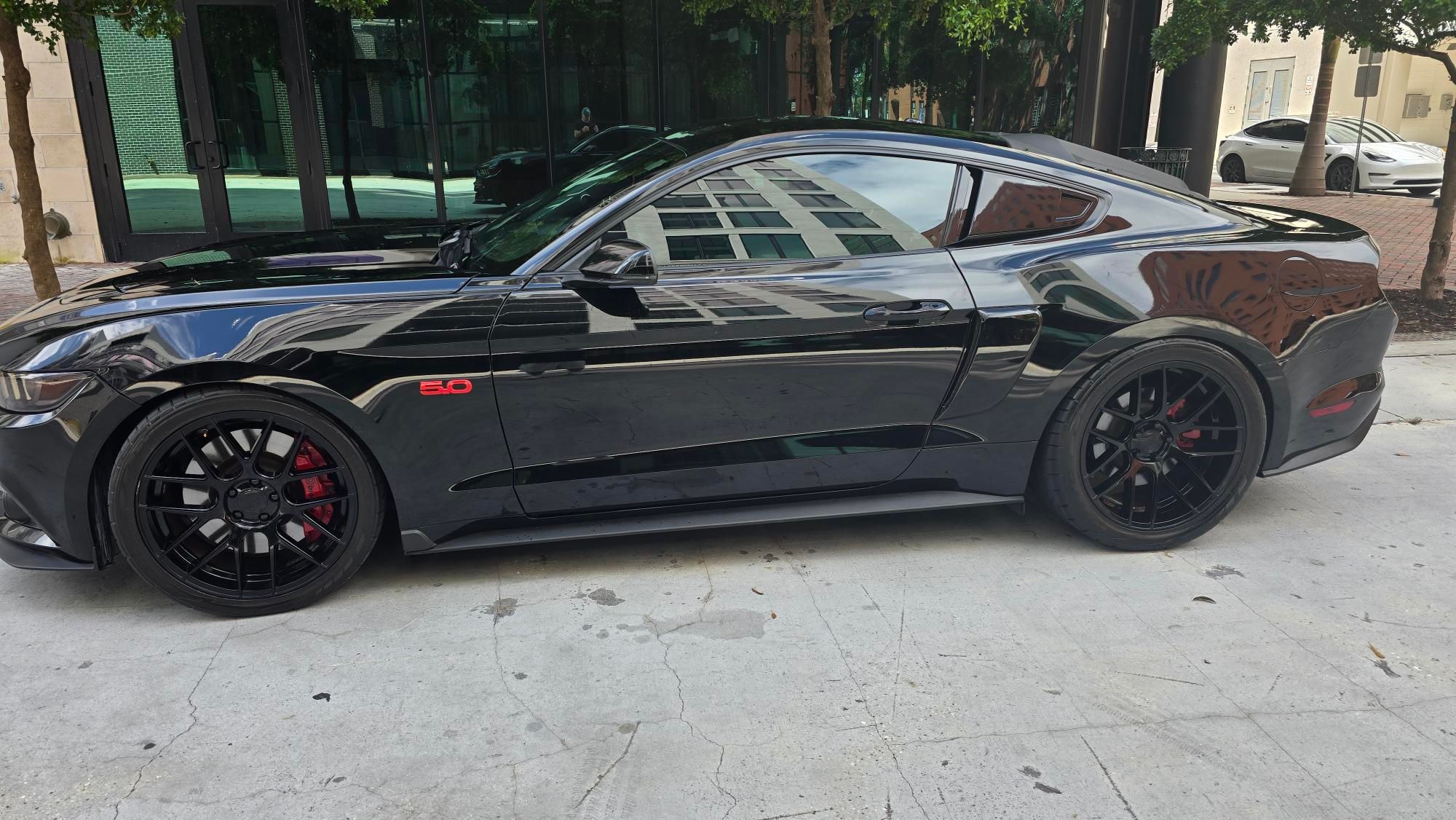 Used 2015 Ford Mustang GT Premium w/ GT Performance Package RWD image 24