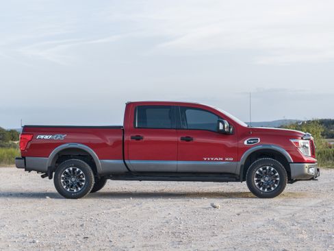 Used 2017 Nissan Titan PRO-4X AWD/4WD image 2