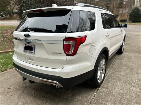 Used 2016 Ford Explorer XLT w/ Equipment Group 202A image 8