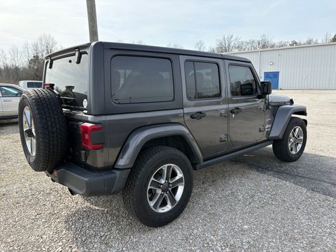 Used 2018 Jeep Wrangler Unlimited Sahara image 4