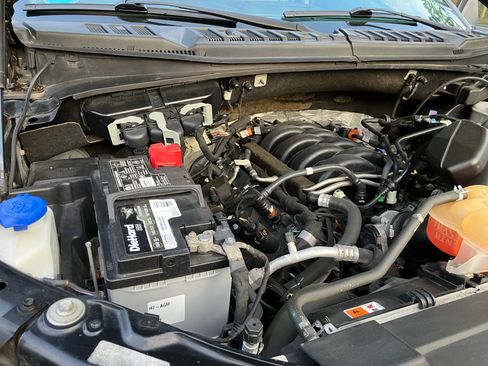 Used 2018 Ford F150 Lariat w/ Equipment Group 502A Luxury AWD/4WD image 26