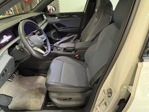 Used 2026 Volkswagen Tiguan SE R-Line FWD image 6