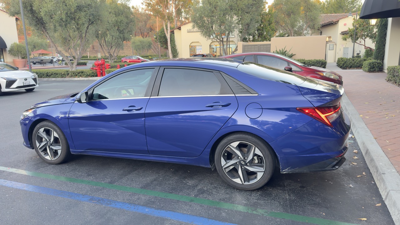 Used 2023 Hyundai Elantra Limited FWD image 5